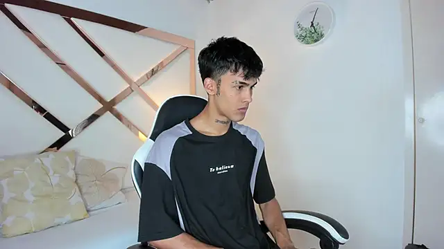 Snapshot of Thiago_twink chatting on 10.20.25 Thiago twink online show from 10.20.25
