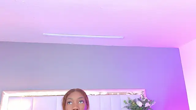 MadeleineHocker online show from 11.19.25