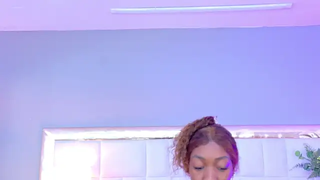 MadeleineHocker online show from 11.21.25