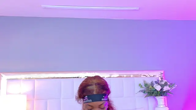 MadeleineHocker online show from 11.24.25