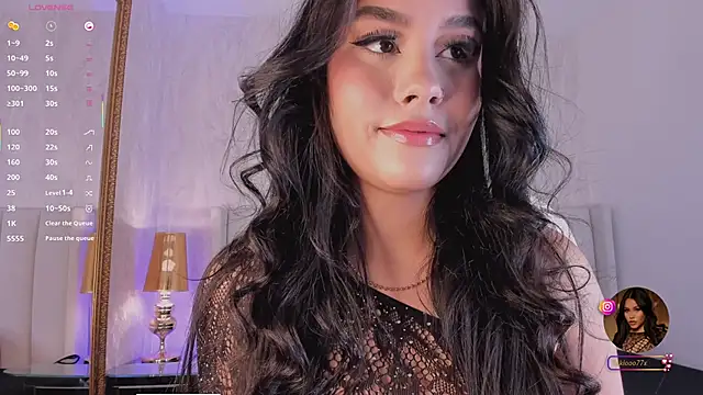 Snapshot of Tokio-Shuang chatting on 10.23.25 Tokio-Shuang online show from 10.23.25