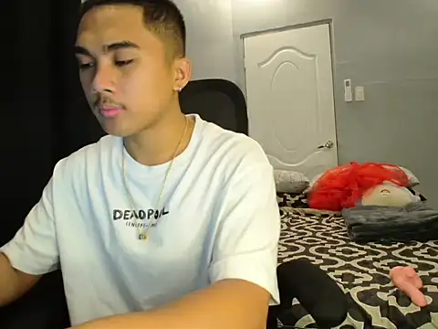 Snapshot of pinoyAdrianneXXX chatting on 10.04.25 pinoyAdrianneXXX online show from 10.04.25