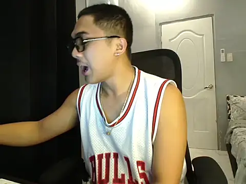 Snapshot of pinoyAdrianneXXX chatting on 10.13.25 pinoyAdrianneXXX online show from 10.13.25