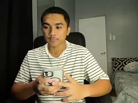 Snapshot of pinoyAdrianneXXX chatting on 10.17.25 pinoyAdrianneXXX online show from 10.17.25