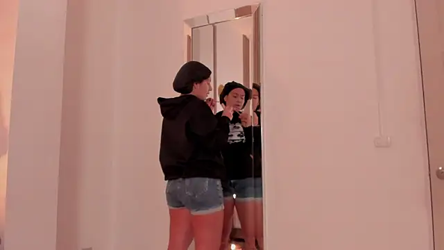 Rachell Jamess online show from 09.28.25