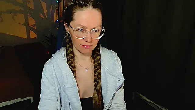 Snapshot of _Goldilocks_ chatting on 09.30.25  Goldilocks  online show from 09.30.25