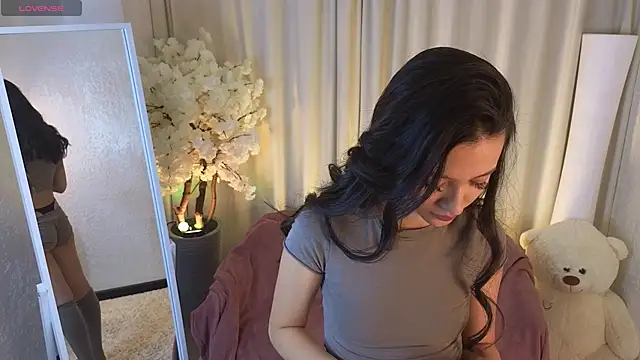 Janet Jee online show from 10.13.25