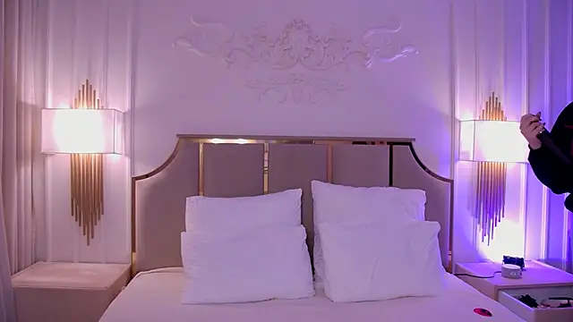 MeganStrain online show from 09.10.25