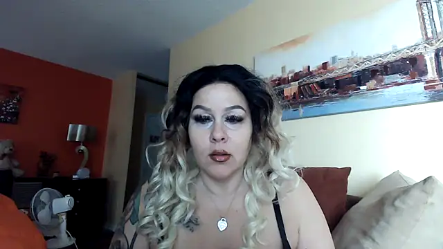 Snapshot of number1slut chatting on 03.04.25 number1slut online show from 03.04.25