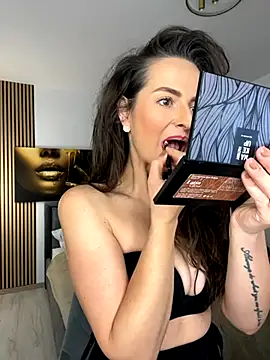 Snapshot of BarbaraXoXoX chatting on 10.16.25 BarbaraXoXoX online show from 10.16.25