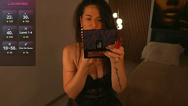 Snapshot of BarbaraXoXoX chatting on 11.18.25 BarbaraXoXoX online show from 11.18.25