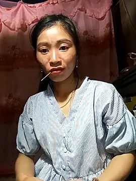 Snapshot of Phuongphuongg chatting on 10.03.25 Phuongphuongg online show from 10.03.25