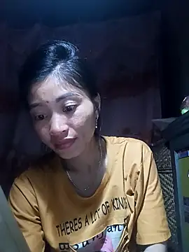Snapshot of Phuongphuongg chatting on 10.08.25 Phuongphuongg online show from 10.08.25