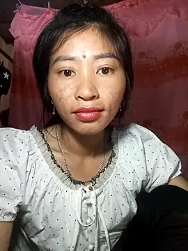 Snapshot of Phuongphuongg chatting on 10.15.25 Phuongphuongg online show from 10.15.25