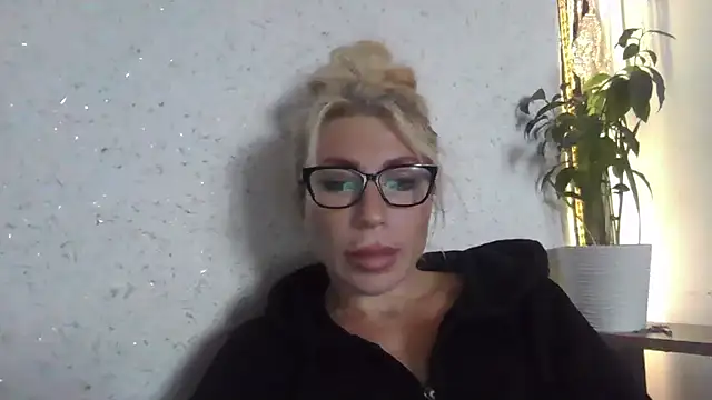 fox red lady7 online show from 10.20.25