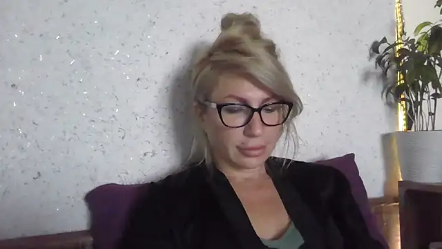 fox red lady7 online show from 10.26.25