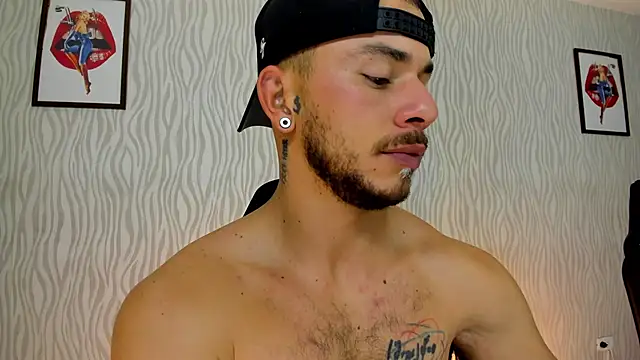 Snapshot of dylan_jacobx chatting on 10.16.25 dylan jacobx online show from 10.16.25
