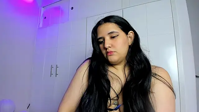 Snapshot of OnlyCurvySofi chatting on 10.16.25 OnlyCurvySofi online show from 10.16.25