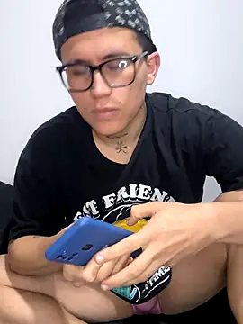 Snapshot of Kurtxxx22 chatting on 11.03.25 Kurtxxx22 online show from 11.03.25