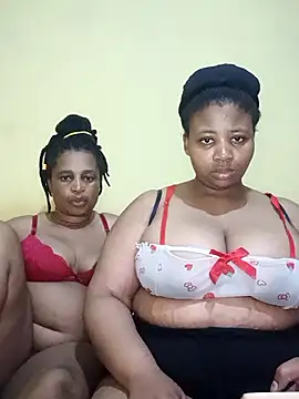 Snapshot of Prettyboobiesx chatting on 10.14.25 Prettyboobiesx online show from 10.14.25