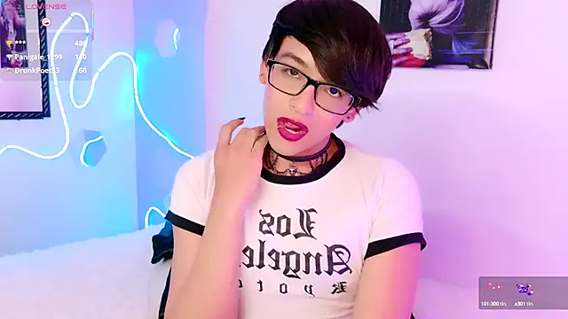 Snapshot of Dannyhot_ chatting on 10.15.25 Dannyhot online show from 10.15.25