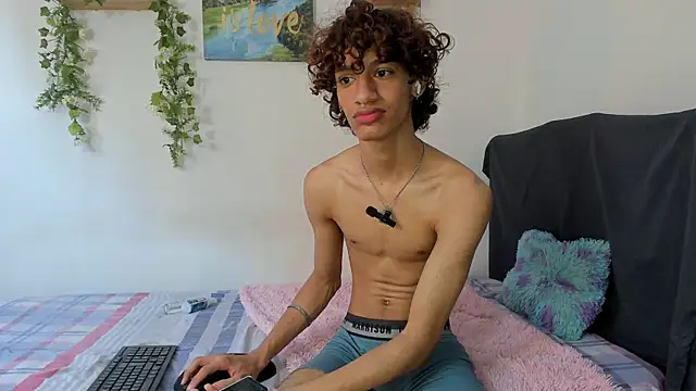 Snapshot of Peterfrost19 chatting on 09.10.25 Peterfrost19 online show from 09.10.25