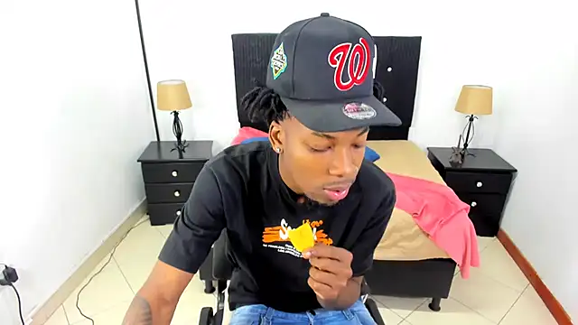 Snapshot of maikol_monstercock chatting on 09.30.25 maikol monstercock online show from 09.30.25