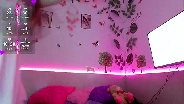 Snapshot of emily_cooper_t chatting on 10.23.25 emily cooper t online show from 10.23.25