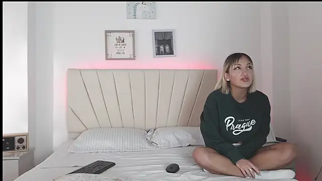 Snapshot of Sweet_paradisex chatting on 11.13.25 Sweet paradisex online show from 11.13.25