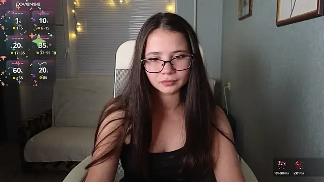 LuciaSenual online show from 10.13.25