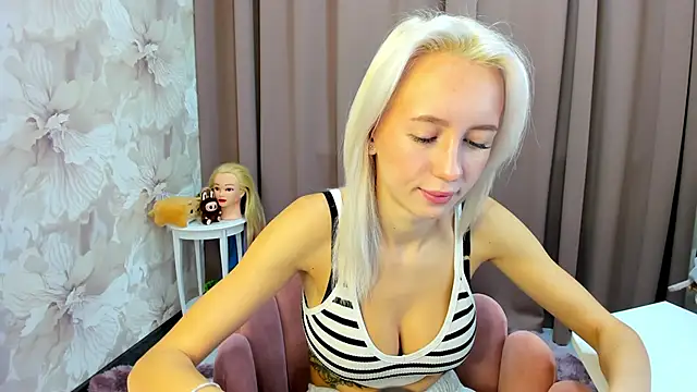 cute luucy online show from 10.23.25