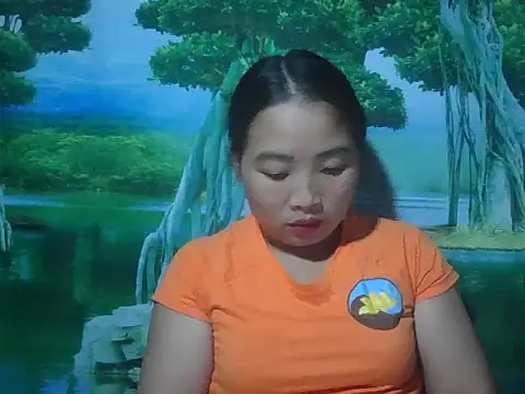 Snapshot of PhamPhung chatting on 10.02.25 PhamPhung online show from 10.02.25