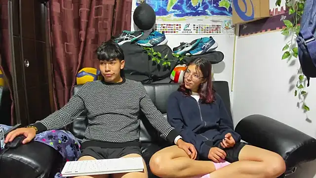 Snapshot of Donuts_DD chatting on 09.30.25 Donuts DD online show from 09.30.25