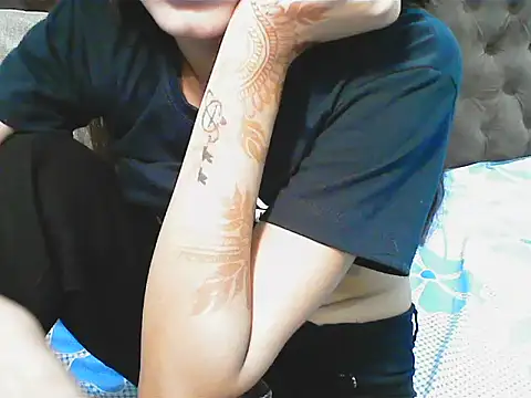 Snapshot of elize__ chatting on 09.23.25 elize online show from 09.23.25