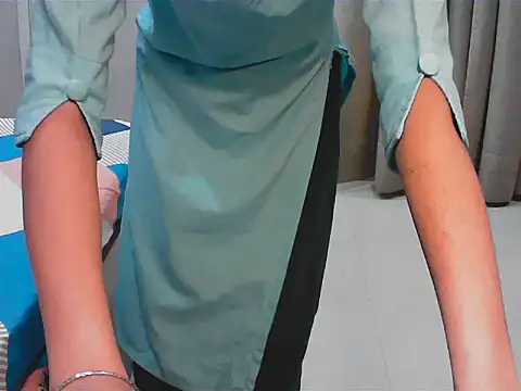 Snapshot of elize__ chatting on 09.30.25 elize online show from 09.30.25