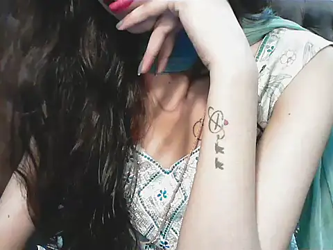 Snapshot of elize__ chatting on 10.08.25 elize online show from 10.08.25