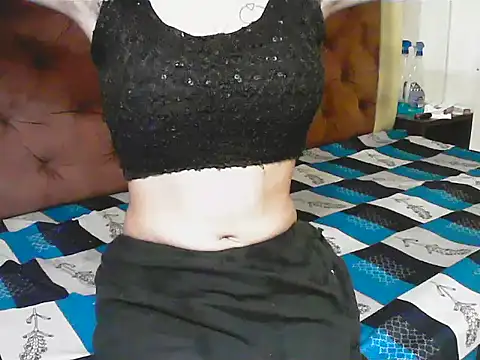 Snapshot of elize__ chatting on 11.01.25 elize online show from 11.01.25