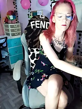 Purple2StayThnxx online show from 10.31.25