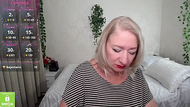 Snapshot of hunters_woman chatting on 09.21.25 hunters woman online show from 09.21.25