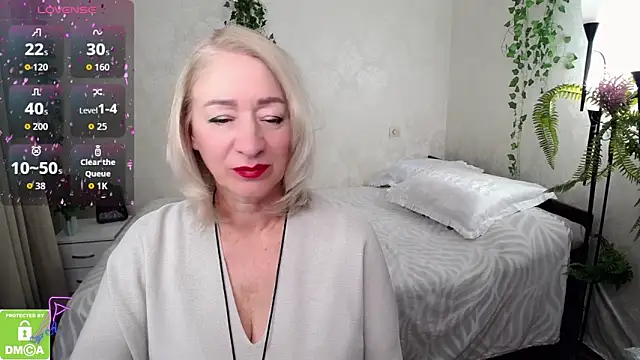 Snapshot of hunters_woman chatting on 09.30.25 hunters woman online show from 09.30.25