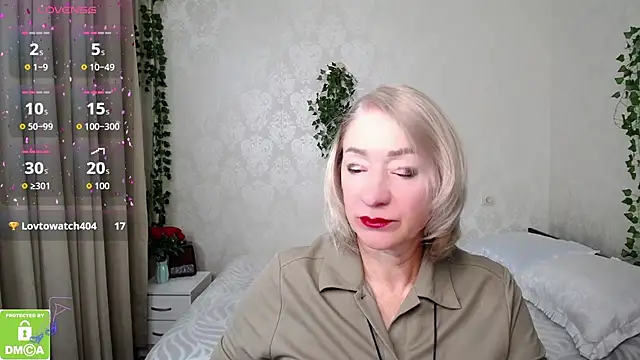 Snapshot of hunters_woman chatting on 10.13.25 hunters woman online show from 10.13.25