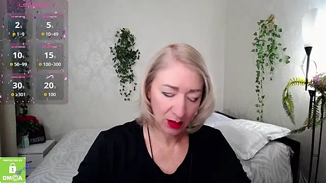 Snapshot of hunters_woman chatting on 10.16.25 hunters woman online show from 10.16.25