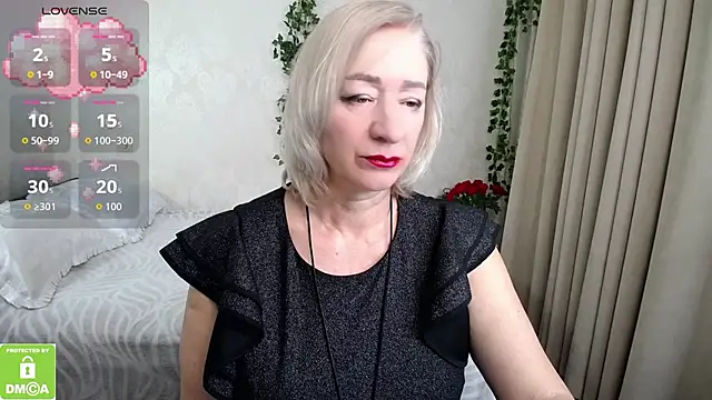 Snapshot of hunters_woman chatting on 11.07.25 hunters woman online show from 11.07.25