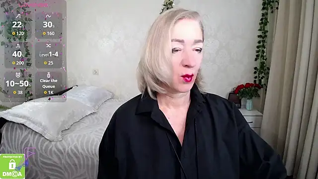 Snapshot of hunters_woman chatting on 11.10.25 hunters woman online show from 11.10.25