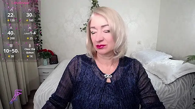 Snapshot of hunters_woman chatting on 11.21.25 hunters woman online show from 11.21.25