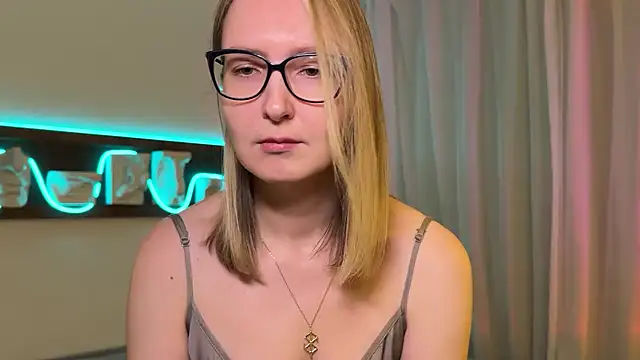 Snapshot of KiraxFate chatting on 09.13.25 KiraxFate online show from 09.13.25