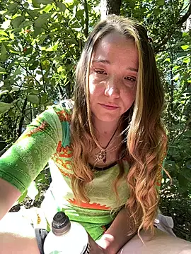 Snapshot of sashapulse chatting on 10.13.25 sashapulse online show from 10.13.25