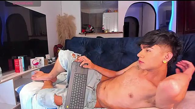 Snapshot of Steven_baby69 chatting on 09.18.25 Steven baby69 online show from 09.18.25