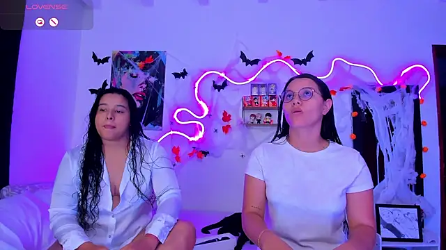 Snapshot of Dilan_and_Mia chatting on 10.17.25 Dilan and Mia online show from 10.17.25