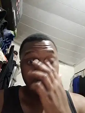 Snapshot of Moet_Chandon chatting on 10.05.25 Moet Chandon online show from 10.05.25